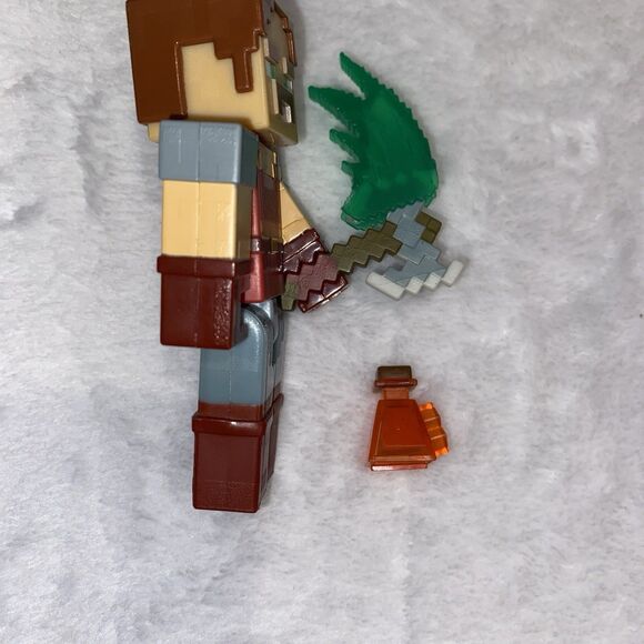 Minecraft Collectable 3.25” Hal Figure Plastic Gamer Fan With Accessories - Picture 3 of 4